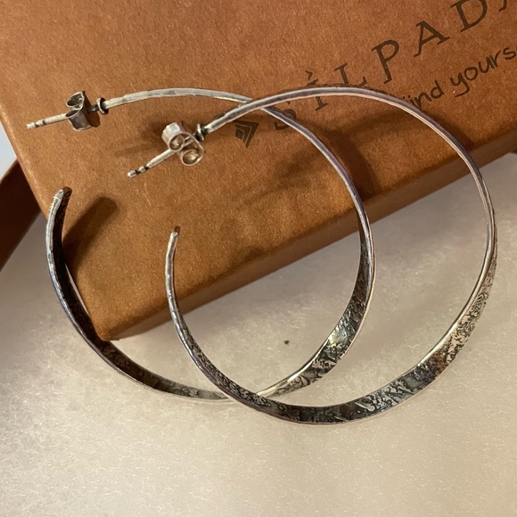 Silpada ‘TWIST OF FATE’ Sterling Silver Hoop Earrings on Posts P1731 - Picture 8 of 15